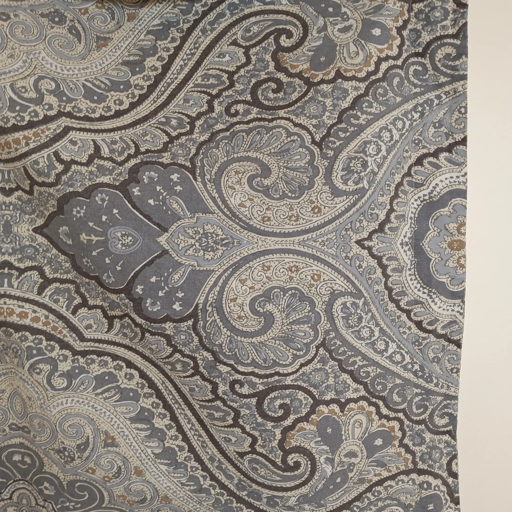 Pottery Barn Gray Paisley Medallion Standard Pillowcase Shams *Pair*
